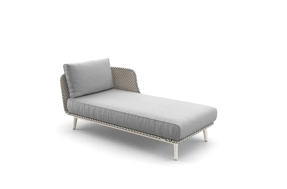 Dedon Mbarq daybed left, studio photo